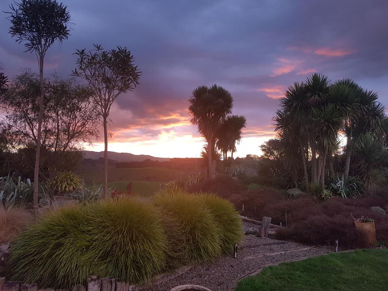 Above The River Karapiro Bed & Breakfast Dış mekan fotoğraf